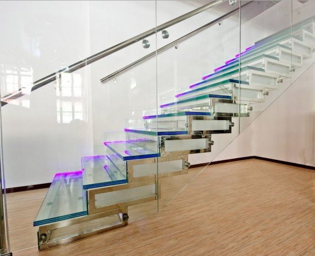 Лестница из стекла